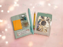 Lataa kuva Galleria-katseluun, Petite Serenity Desk Set