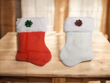 Cargar imagen en el visor de la galería, The North Pole Necklace Kit Christmas Projects