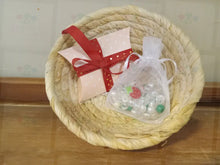 Cargar imagen en el visor de la galería, A Crafter’s Imagination Kit Bead Project
