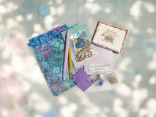 Lataa kuva Galleria-katseluun, Petite Serenity Desk Set
