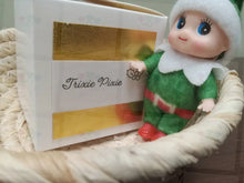 Lataa kuva Galleria-katseluun, Santas Little Helper Dolls
