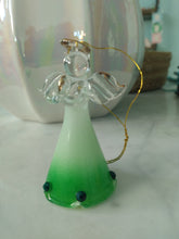 Lataa kuva Galleria-katseluun, Glass Angel Ornament
